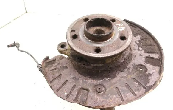 Mercedes-Benz Vito Viano W639 Front wheel hub spindle knuckle A6393320325