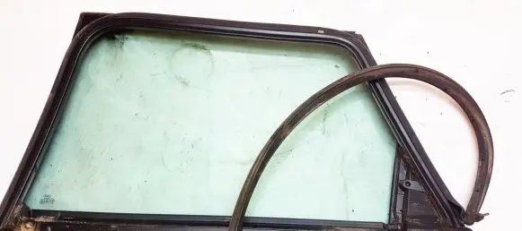 Audi A4 S4 B6 8E 8H Rear door window/glass frame 