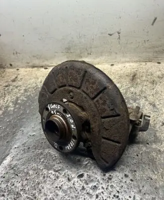 Volkswagen Golf V Front wheel hub