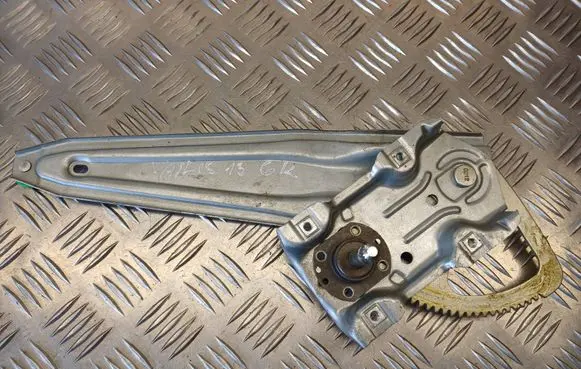 Toyota Yaris Rear door manual window regulator 