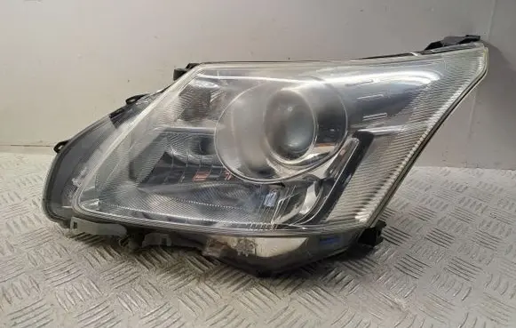 Toyota Avensis T270 Headlight/headlamp 8117005310 8117005311