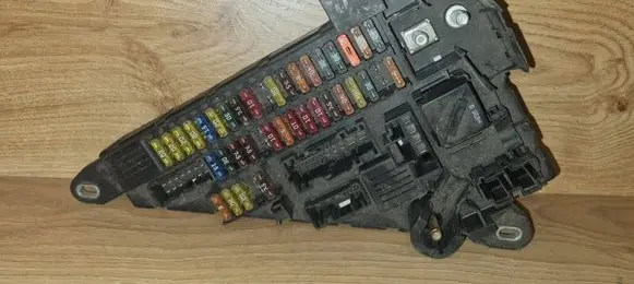 BMW 5 E60 E61 Fuse box set 690661901