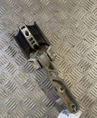 Engine mount bracket