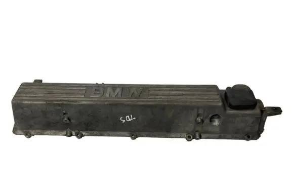 BMW 5 E39 Rocker cam cover 1739340 11121739340