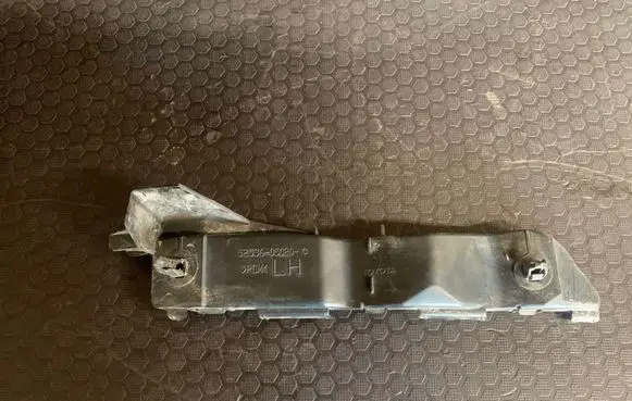 Toyota Corolla Verso E121 Front bumper mounting bracket 5253605020C