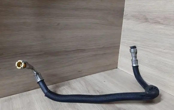 BMW M5 F90 Fuel line pipe 7854044