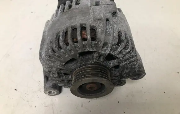 Toyota Avensis T270 Generator/alternator 8574045 2619890B 118002435