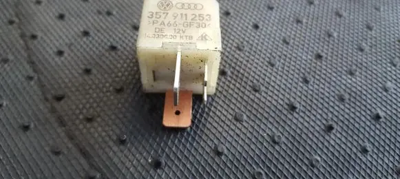Volkswagen Golf IV Other relay 357911253 14.0300.00
