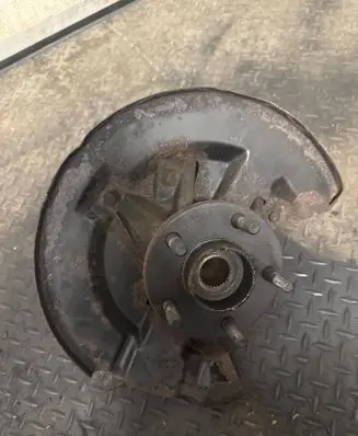 Front wheel hub