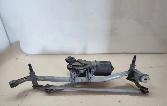 Renault Megane II Front wiper linkage and motor