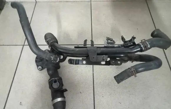 Volkswagen PASSAT B6 Engine coolant pipe/hose 06F121057C 8HK0113113