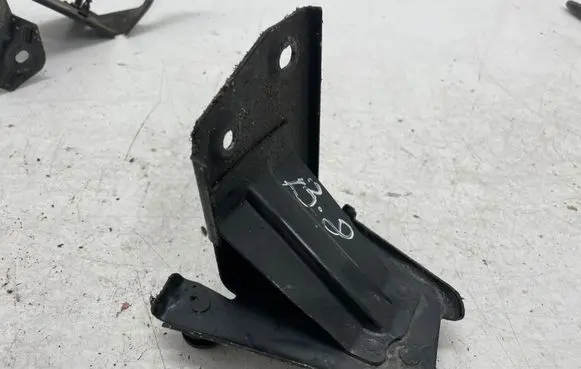 Volkswagen PASSAT B8 ABS pump bracket 5Q2614235E
