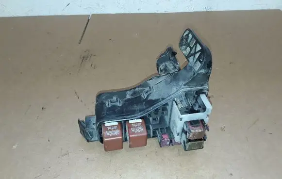 Toyota Avensis Verso Fuse module NOCODE