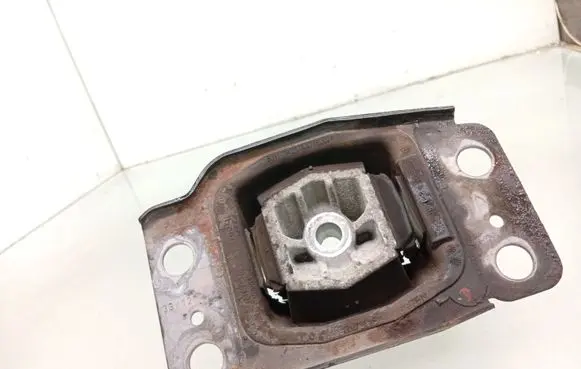 Ford Mondeo MK IV Engine mount bracket BG917M121AA