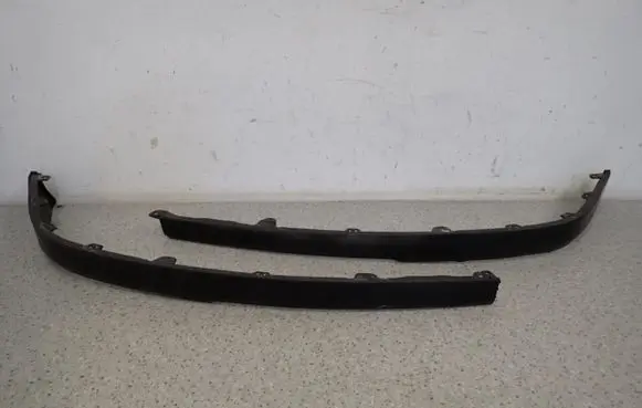 Rear bumper trim bar molding