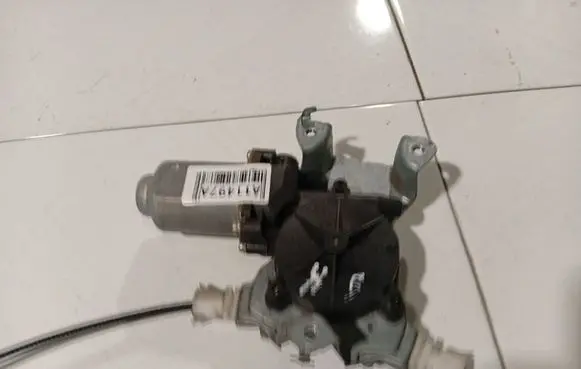 Nissan Primera Rear door window regulator motor 400601