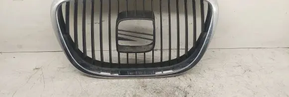 Seat Toledo III (5P) Front bumper upper radiator grill 5P0853654