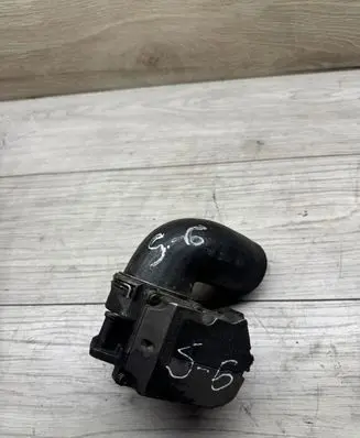 Volkswagen Caddy Throttle valve 03G128063
