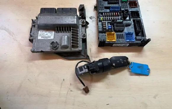 Peugeot Expert Engine ECU kit and lock set 9663123380