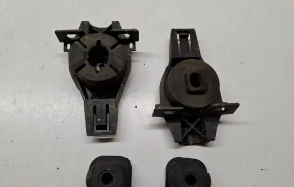 Audi A4 S4 B8 8K Radiator mount bracket 8K0121275E 8K0121276A