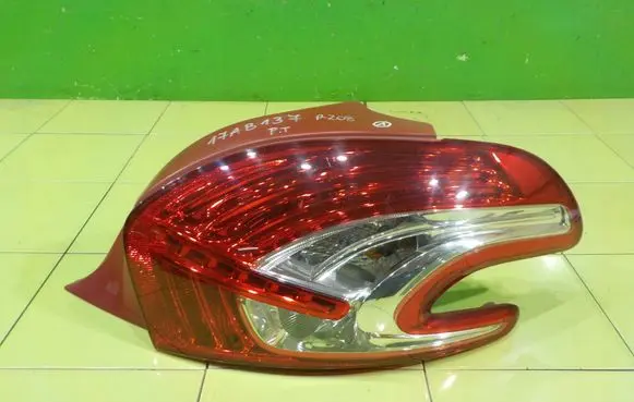 Peugeot 208 I Rear/tail lights 9672628380