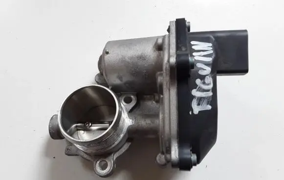 Volkswagen Tiguan Throttle valve 04L131501M