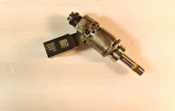 Audi A6 S6 C6 4F Fuel injector 06E036C 240206