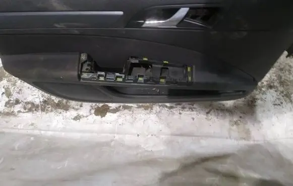 Skoda Superb B6 (3T) Front door card panel trim 