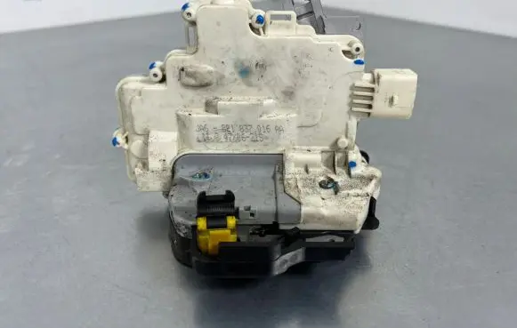Audi A4 S4 B7 8E 8H Front door lock 8E1837016AA
