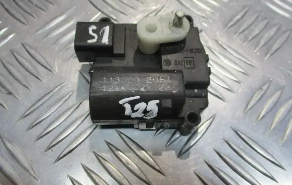 Toyota Avensis T250 Central body control module 113800-2051