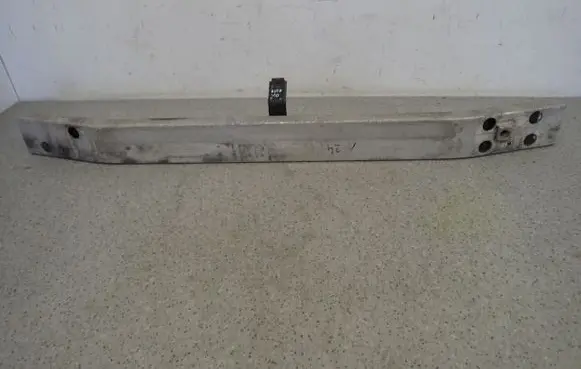 Nissan Note (E11) Front bumper support beam 