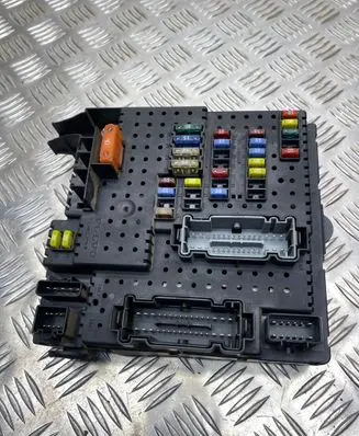 Volvo S80 Fuse module 30728512 28017881 05W492