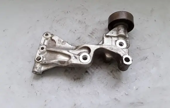 Dodge Nitro Generator/alternator bracket 90513137F