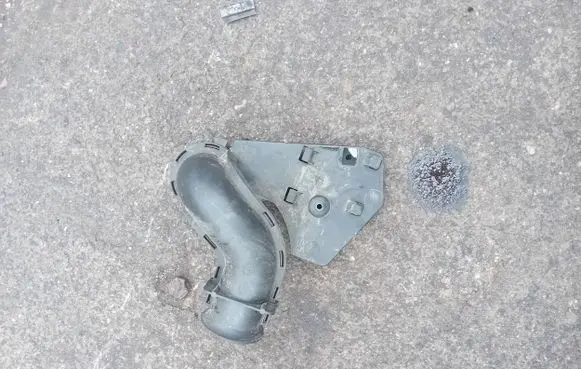 Peugeot Partner Air intake duct part 9681774380