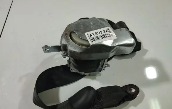 Hyundai i30 Front seatbelt 888102L700WK
