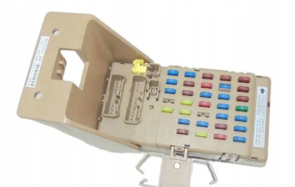 Subaru Legacy Fuse module LB101002B