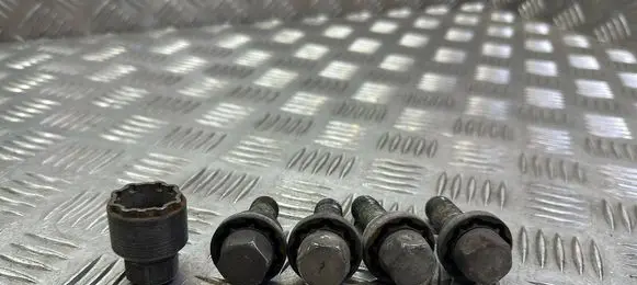 Volvo XC60 Nuts/bolts 