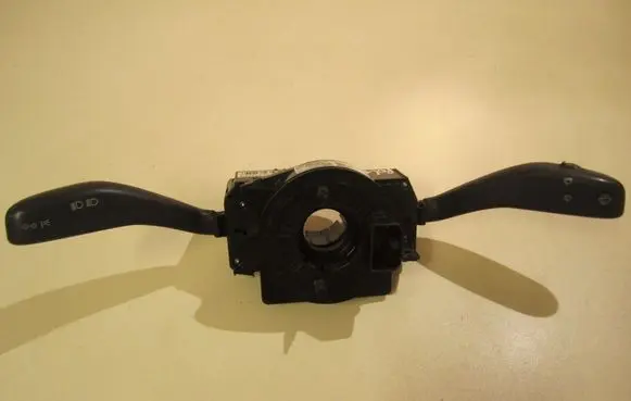 Wiper turn signal indicator stalk/switch
