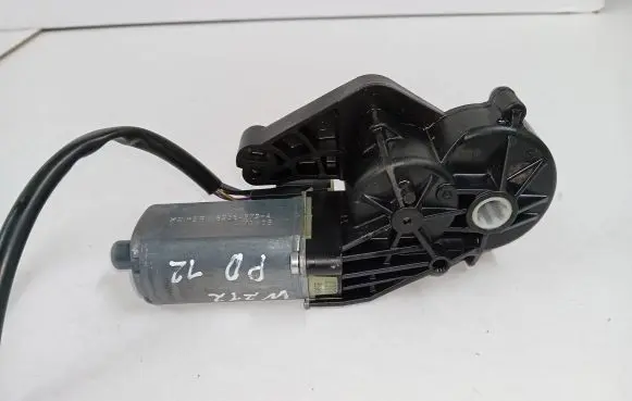 Mercedes-Benz E W212 Seat adjustment motor 0390203296