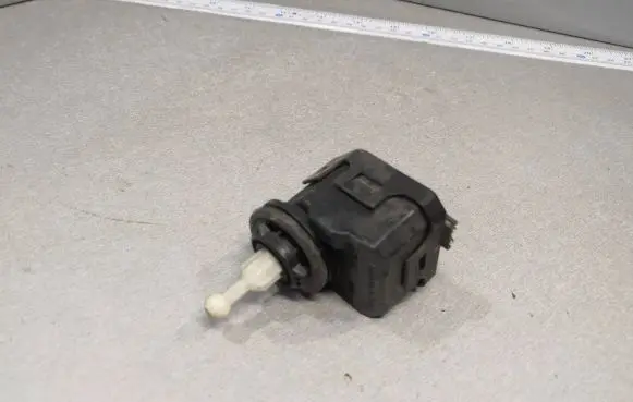 Volkswagen Golf IV Headlight level adjustment motor 1J0941295C