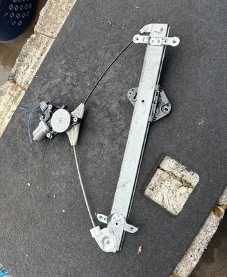 Subaru Forester SH Front door window regulator with motor 