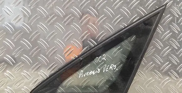 Toyota Avensis Verso Front triangle window/glass 43R00033