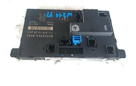 Mercedes-Benz E W211 Door control unit/module 2118707026 00401702