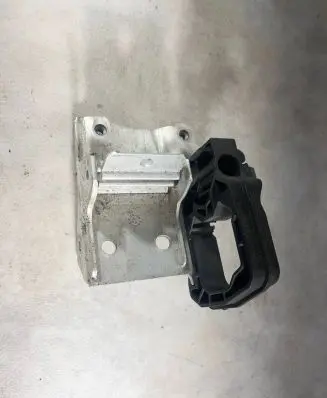BMW 5 F10 F11 Radiator mount bracket 7186513 74314910 7211161