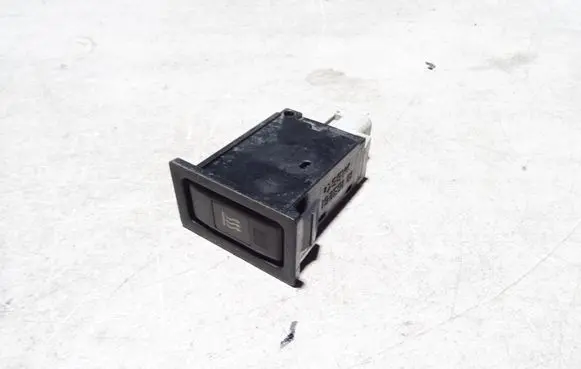 Toyota Avensis T250 Windscreen/window heater switch 153337