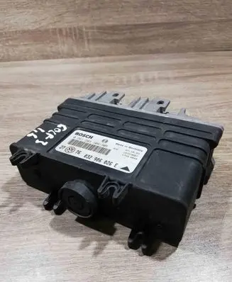 Volkswagen Golf III Engine control unit/module ECU 032906026E 0261203304