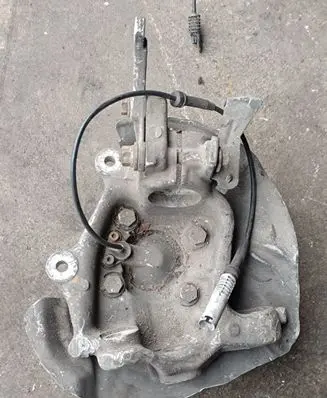 BMW 5 E39 Front wheel hub spindle knuckle