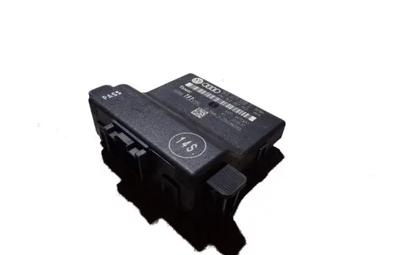 Audi A3 S3 A3 Sportback 8P Gateway control module 1K0907530L 1K0907951