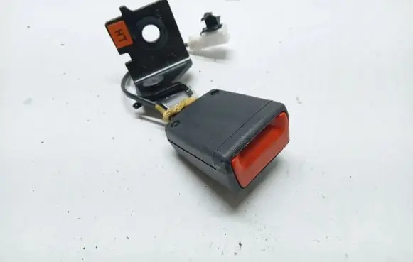 KIA Stonic Rear seatbelt buckle