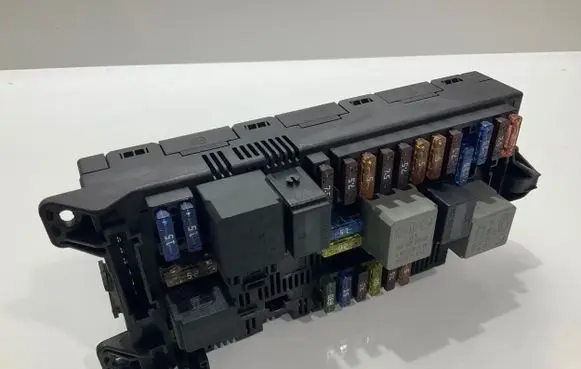 Mercedes-Benz CLS C219 Fuse module 2115457701 2115457781 A2115457701